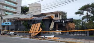 Restaurante explode após vazamento de gás em Tubarão