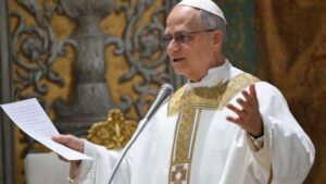 Leão XIV celebra sua primeira missa com os cardeais