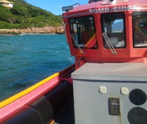 Bombeiros suspendem buscas por desaparecido no mar