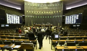 Projeto prevê mais deputados sem cortes por estado