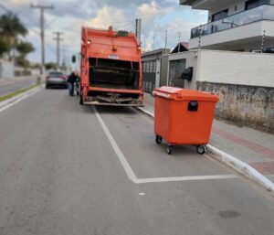 Laguna tem paralisação na coleta de lixo