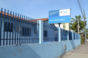 Parte de telhado desaba em escola de Tubarão