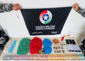 Choque apreende drogas e granada em Palhoça