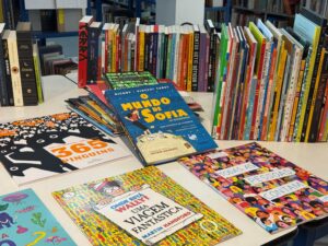 Biblioteca de Imbituba recebe renovação no acervo