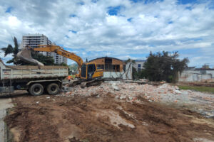 Demolições avançam e obras seguem na Rua do Porto
