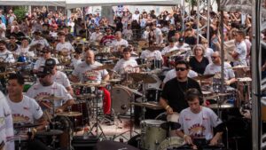 200 Bateristas reúnem força e ritmo em Itajaí