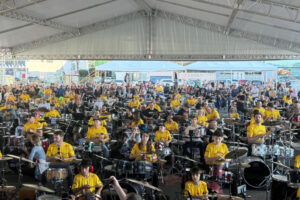 Baterahy reúne 206 bateristas e agita Itajaí