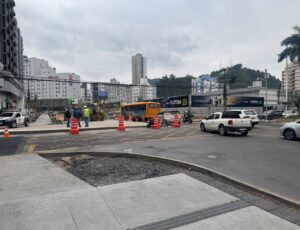 Obras alteram trânsito na Marcos Konder, em Itajaí