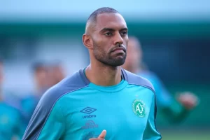 Figueira reforça defesa com zagueiro experiente