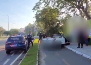 Sem CNH, bêbado invade ciclovia e é preso
