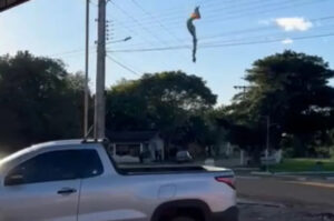 Três vítimas morreram abraçadas em tragédia com balão