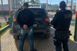 Foragido do PCC é preso em Balneário Camboriú