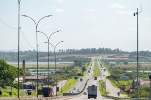 Feriado deve levar 800 mil veículos à BR-101 Sul/SC
