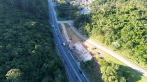 SC-401 avança com triplicação e novo asfalto