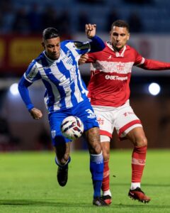 Vitória contra CRB deixa Avaí perto do G4 na Série B