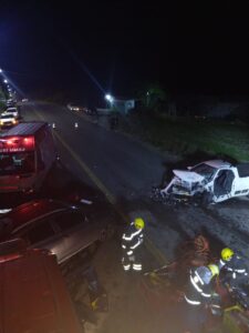 Jovem fica preso às ferragens após colisão em Criciúma