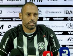 Figueirense anuncia zagueiro Douglas Bacelar