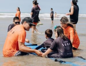Projeto oferece natação adaptada para autistas