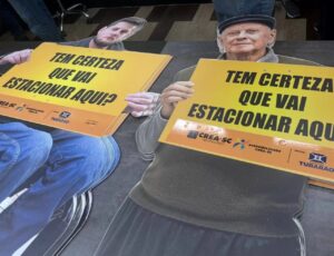Após 3 meses, prefeitura ainda não instalou totens