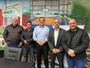 Vaguinho acerta com um técnico do PL no trânsito