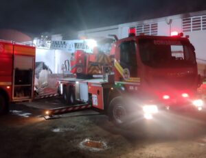 Supermercado é atingido por incêndio em Orleans