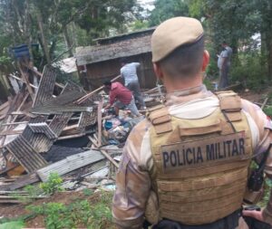 Operação combate moradias irregulares em Itajaí