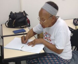 Estudante de quase 90 anos vai publicar livro em SC