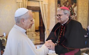 Bispo de Tubarão participa de encontro com Papa