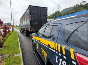 Caminhoneiro é preso por roubo de carga milionária
