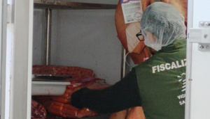 MP apreende 623kg de carne imprópria em Itapema