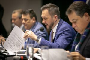Comissão aprova reforma na gestão pública de SC