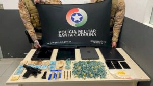 PM desmantela ponto de drogas em Florianópolis