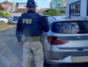 Carro roubado em SP e com placas clonadas é recuperado