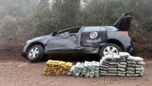 Polícia apreende drogas após fuga e perseguição