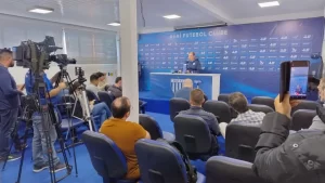 Presidente do Avaí nega crise por salários em coletiva