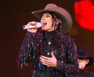 Choro e desabafo marcam show de Ana Castela