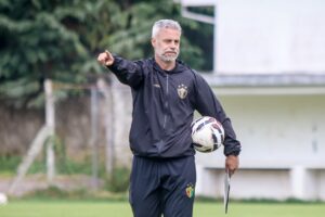 Brusque anuncia desligamento de treinador