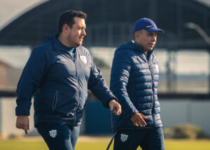 Avaí e Athletic se enfrentam pela 1ª vez nesta segunda