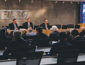 Indústria de SC teme tarifaço dos EUA e pede diálogo