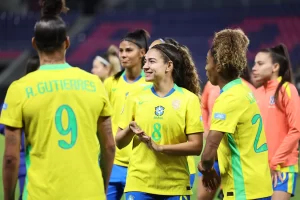 Brasil e Uruguai duelam por vaga na final