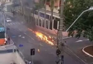 Fogo atinge fiação de internet em São José