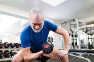 Após os 50, musculação é tão vital quanto caminhar