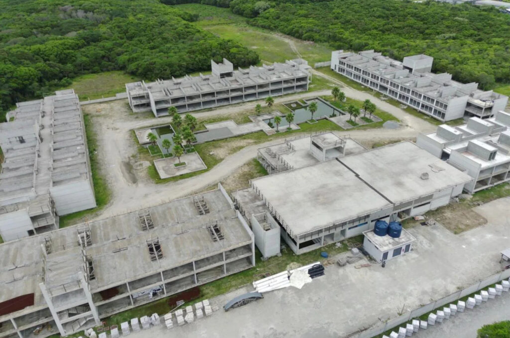 Cotistas pedem suspeição de juíza em Garopaba; Surfland anuncia cronograma até 2026
