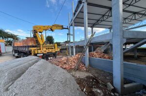 Homem morre soterrado em obra em Criciúma