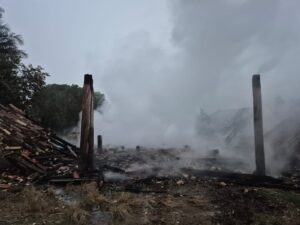 Incêndio destrói depósito desativado em SC