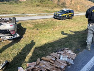 PRF apreende 97 kg de maconha após perseguição em SC