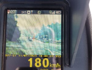 Veículo é flagrado a 180 km/h na BR-101 em Jaguaruna