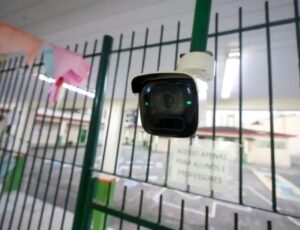 SC instala câmeras e botão do pânico nas escolas