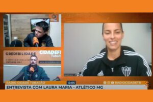 Laura Maria celebra acesso à elite do futebol feminino