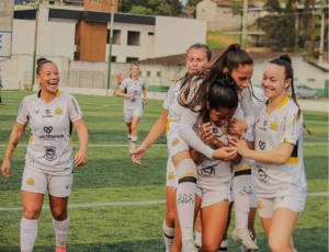 Meninas Carvoeiras tem estreia marcada no Catarinense
